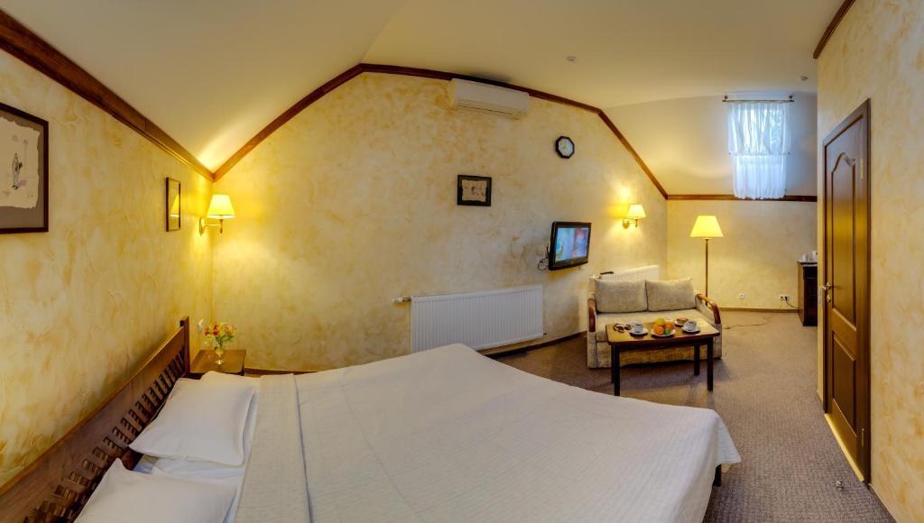 Pid Templem Hotel Ivano-Frankivsk Cameră foto