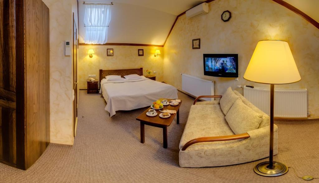 Pid Templem Hotel Ivano-Frankivsk Cameră foto
