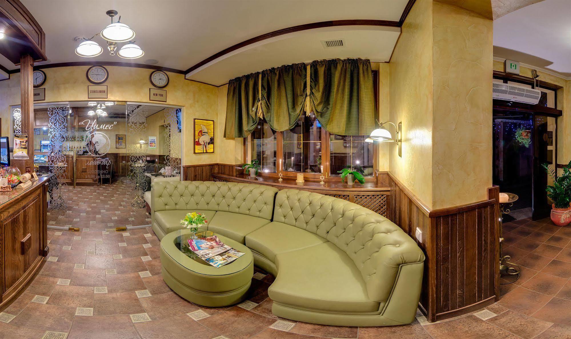 Pid Templem Hotel Ivano-Frankivsk Exterior foto