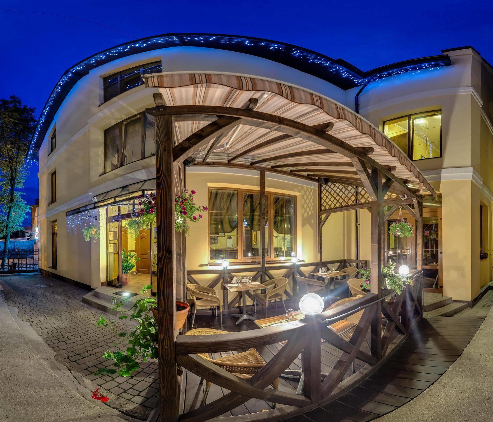 Pid Templem Hotel Ivano-Frankivsk Exterior foto
